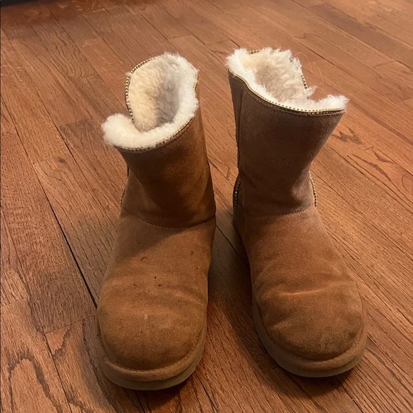 UGG Tan Winter Boots with Plush Lining - Picture 1 of 6